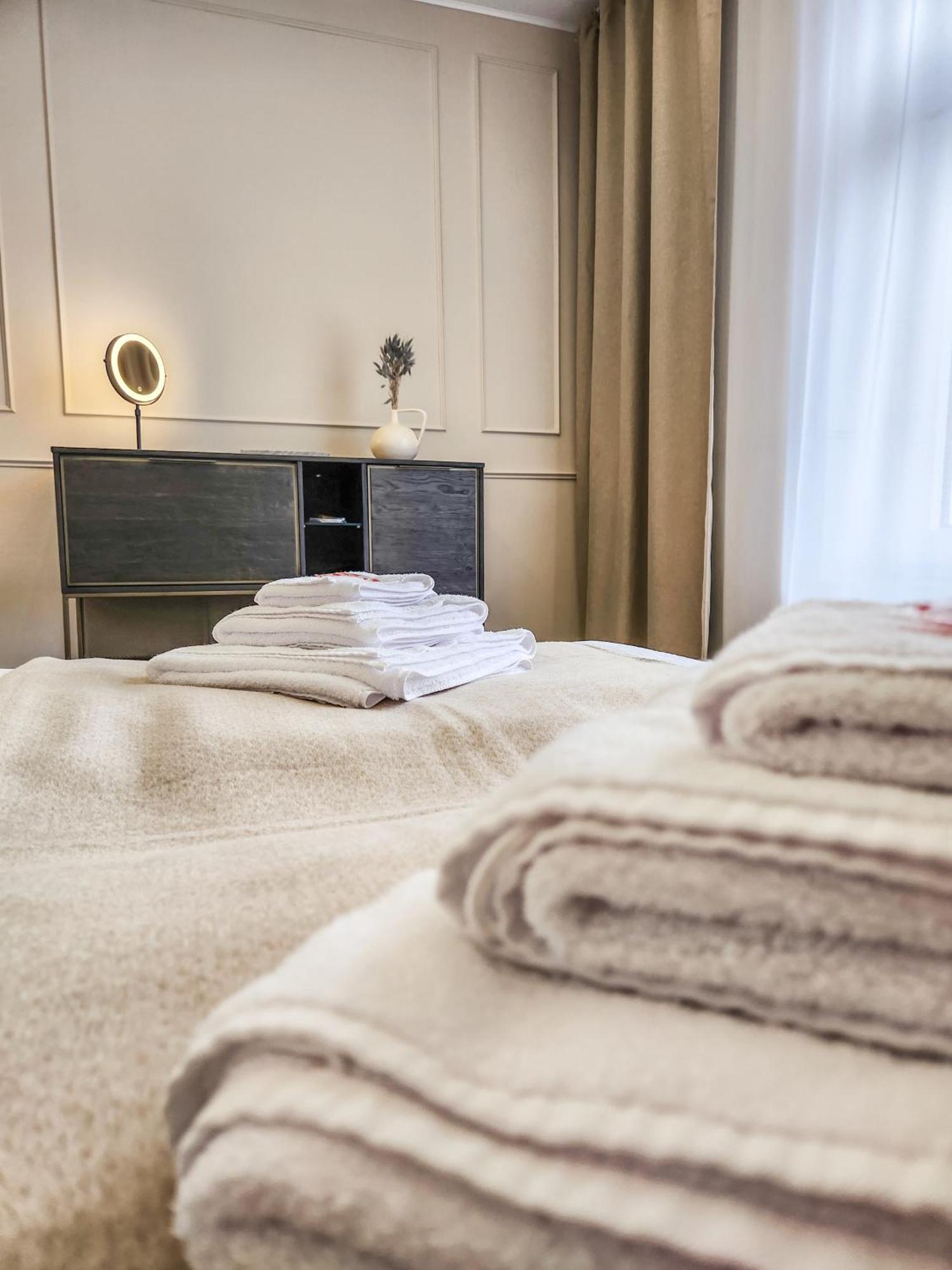 Geli Homes L1 - 2X Zimmer, 2X Kingsize Bett, 1 Bis 4 Personen, Parkplatz, Tv, Wifi, Top Kueche, Kaffee, Tee Lünen Zewnętrze zdjęcie