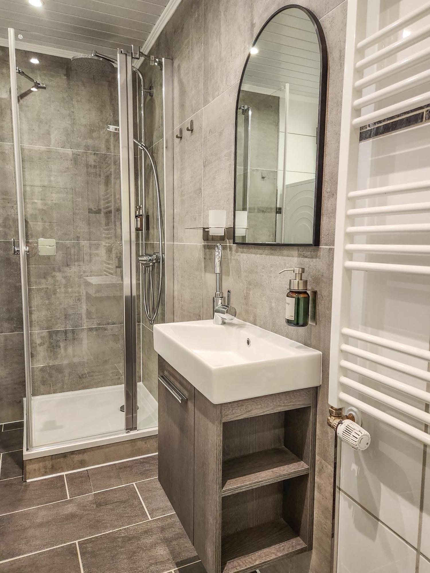 Geli Homes L1 - 2X Zimmer, 2X Kingsize Bett, 1 Bis 4 Personen, Parkplatz, Tv, Wifi, Top Kueche, Kaffee, Tee Lünen Zewnętrze zdjęcie